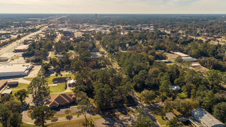 This Delightful Georgia City Ranks High for Retirement, Boasting Soulful Cuisine and Southern Hospitality