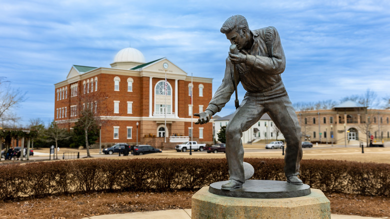 Discover the Allure of Mississippi's Hidden Gem: A Small-Town American Haven with Culinary Delights and Live Music