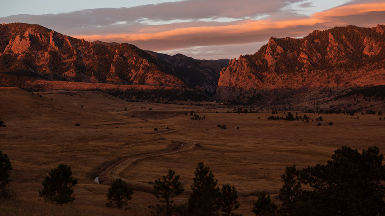 Discover the Hidden Gem: A Colorado Drive Through Stunning Canyons and Historic Towns