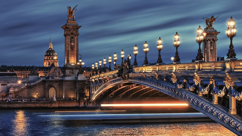 Rick Steves Recommends the Best Night of the Week to Explore Paris