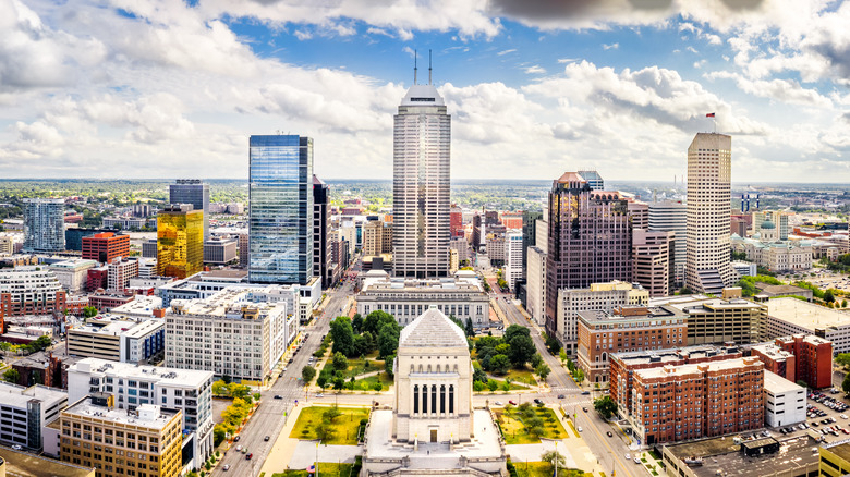 Indianapolis' Trendy, Pedestrian-Friendly Neighborhood: A Hub for Coffee Shops, Collegiate Atmosphere, and Entrepreneurs