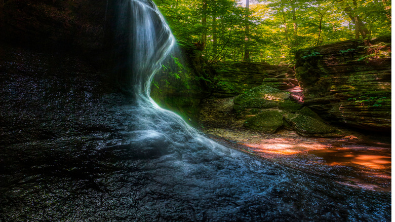 Ohio Unveils New Glass-Bottom Bridge With Stunning Waterfall Views