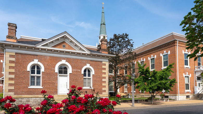 Missouri's Oldest European Settlement: A Vibrant City on the Mississippi River
