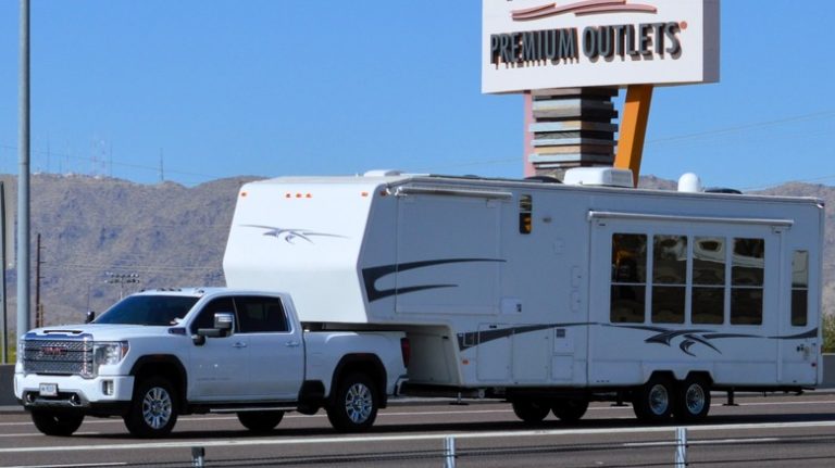 Fifth Wheel or Travel Trailer: How to Choose the Perfect Towable RV for Your Needs