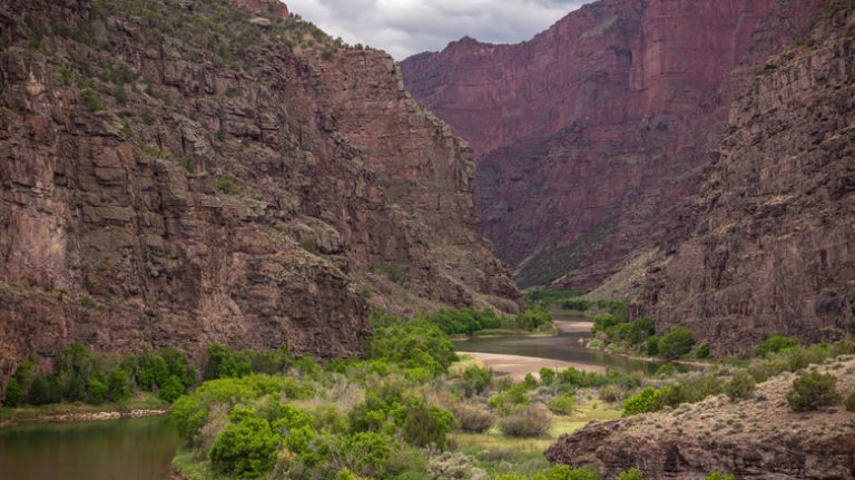 Colorado's Sculpted Canyon: A Red-Rock Dreamscape of Folded Cliffs and Pristine Pools Encircling the Green River