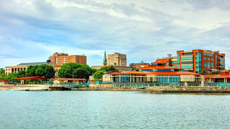 Nestled Between Chicago and Milwaukee: Wisconsin's Lakeside City Boasting an Award-Winning Beach