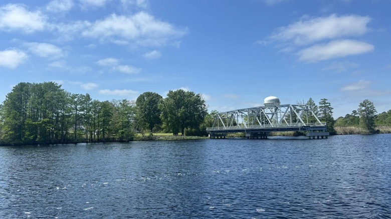 Charming Waterfront Town in North Carolina: Home to Quaint Ice Cream Shops, Unique Antiques, and Serene Charm