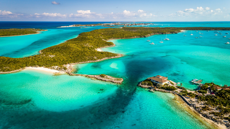 The Tranquil Bahamian Island: A Paradise of Crystal-Clear Waters, Sandbars, and Iconic Sights
