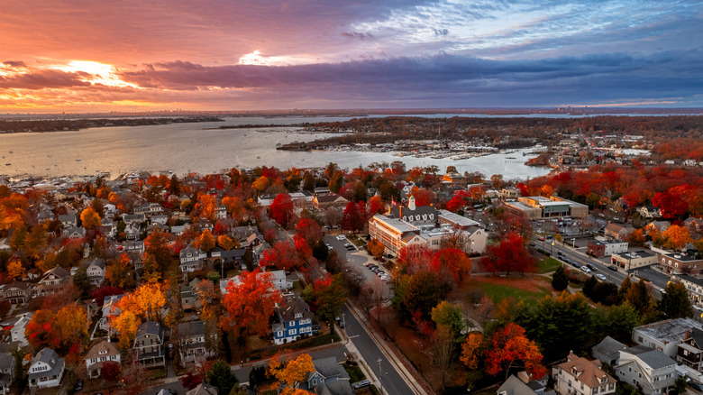 New York's Harbor Town: A Serene Blend of Glamour and World-Class Dining Amidst Glittering Bays and Chic Estates
