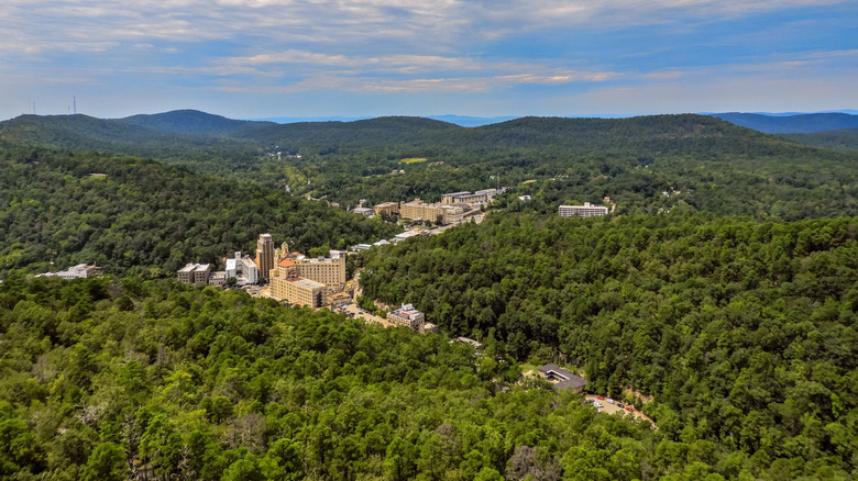 Discover Arkansas' Scenic and Accessible Hot Springs National Park Trail: Hidden Thermal Springs and Breathtaking Mountaintop Views Await