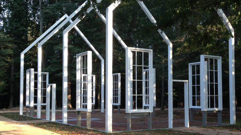 Nestled in a Virginia Forest: An Enigmatic Open-Air Chapel Merging Unique Architecture with Untouched Nature