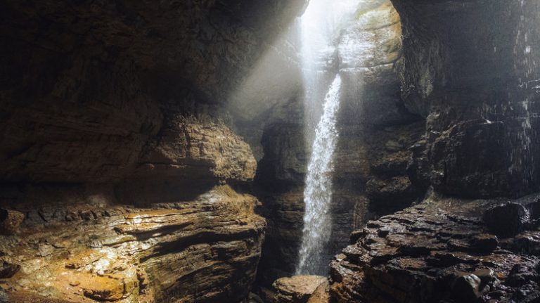 Explore Alabama's Otherworldly Gem: A Highly Photographed Cave with a Grand Walk-In Entrance in the Southeast