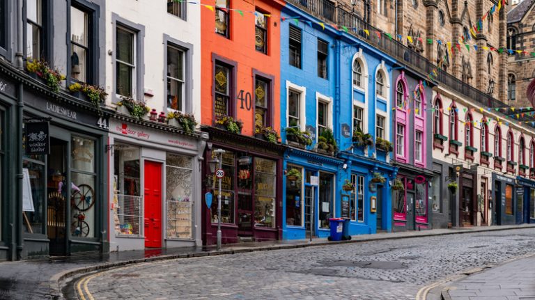 Why Rental Cars Might Be Less Practical Than Tourists Think in Edinburgh