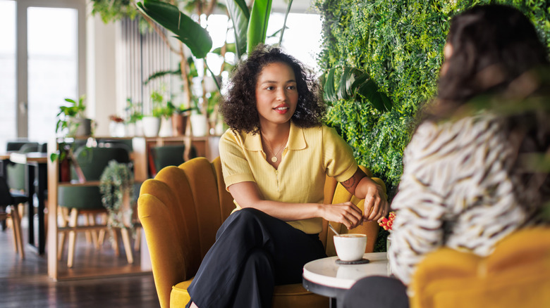 This Typical American Politeness Can Violate Social Etiquette Abroad