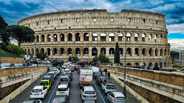 Rick Steves' Tour Guide Shares a Brilliant Strategy for Safely Navigating Europe's Bustling Streets