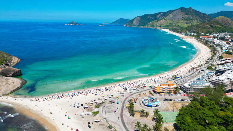 The Ultimate Hiking Paradise: A Lively Coastal City Where Jungle Paths Converge with Iconic Beaches