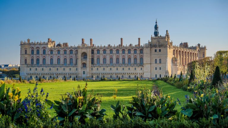 Discover Paris' Elegant Hidden Suburb: A Green Oasis of Architecture, Shopping, and Art Away from the Tourist Trail